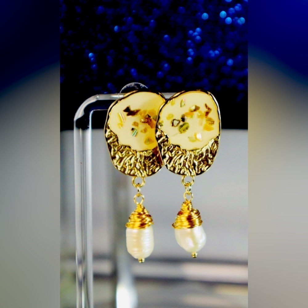 Vintage Style Pearl Earrings NWOT